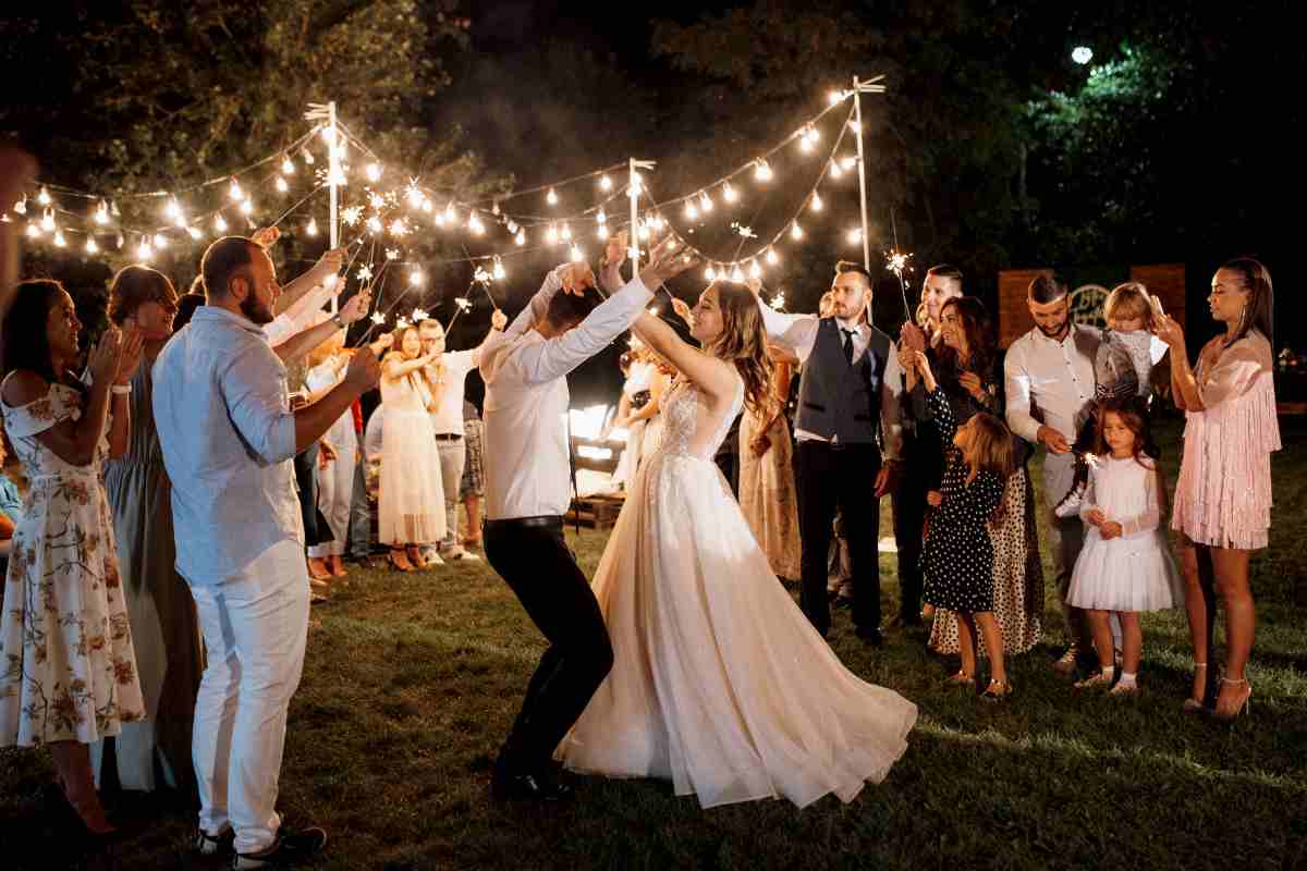 La busta del matrimonio: quanti soldi regalare agli sposi. C'è una formula matematica.