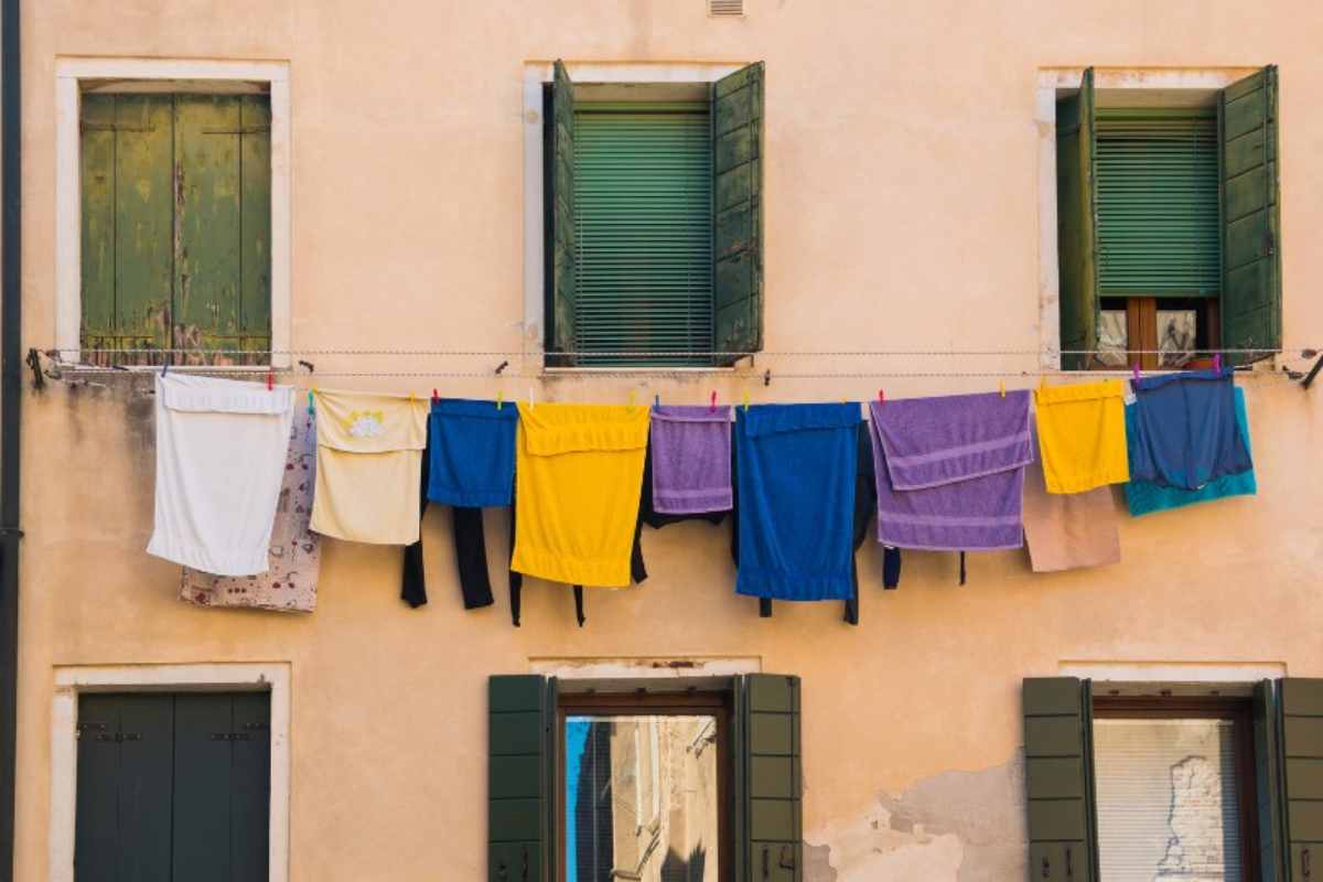 Stendere il bucato, rischio multe