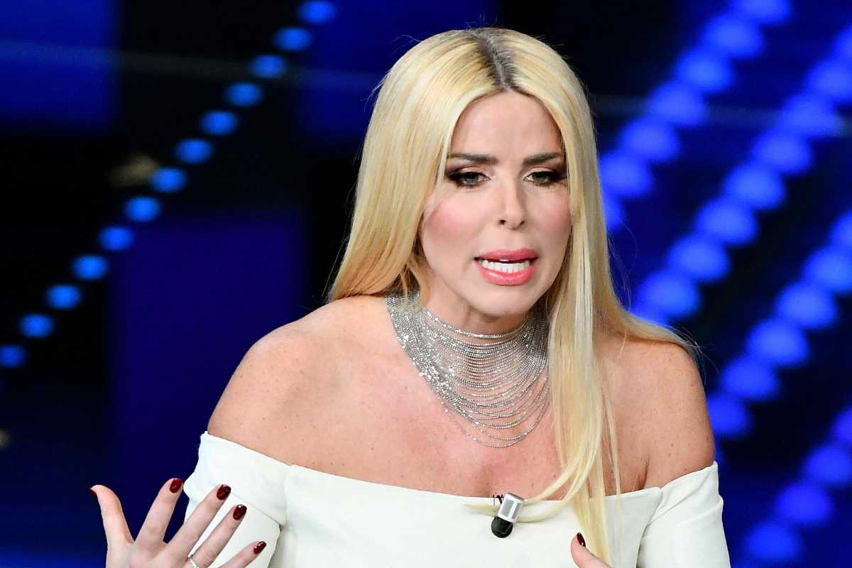 Loredana Lecciso lancia una frecciatina